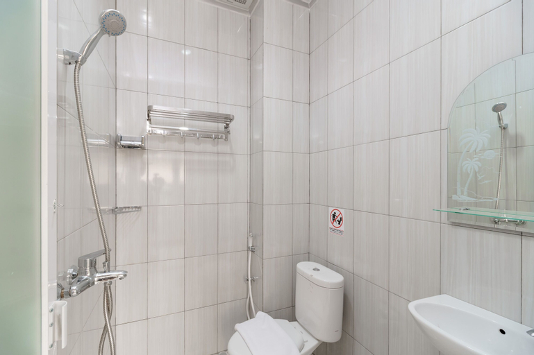 RedDoorz Plus near RS RK Charitas 2 Palembang, Palembang