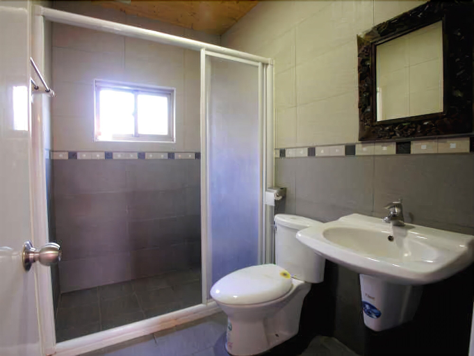 Bathroom 4, 墾丁大街Kenting Night Market-福賓別館 Fu Bin Inn免費停車, Pingtung