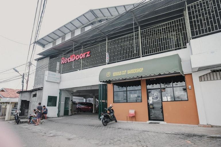 RedDoorz near Tugu Pers Jambi, Jambi