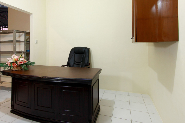 OYO 1332 Almonsari Residence, Medan
