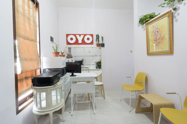 OYO 1941 Aaa Residence Syariah, East Jakarta