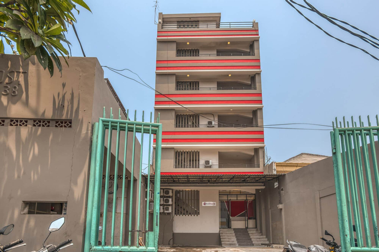 RedDoorz near Binus Anggrek 2, West Jakarta