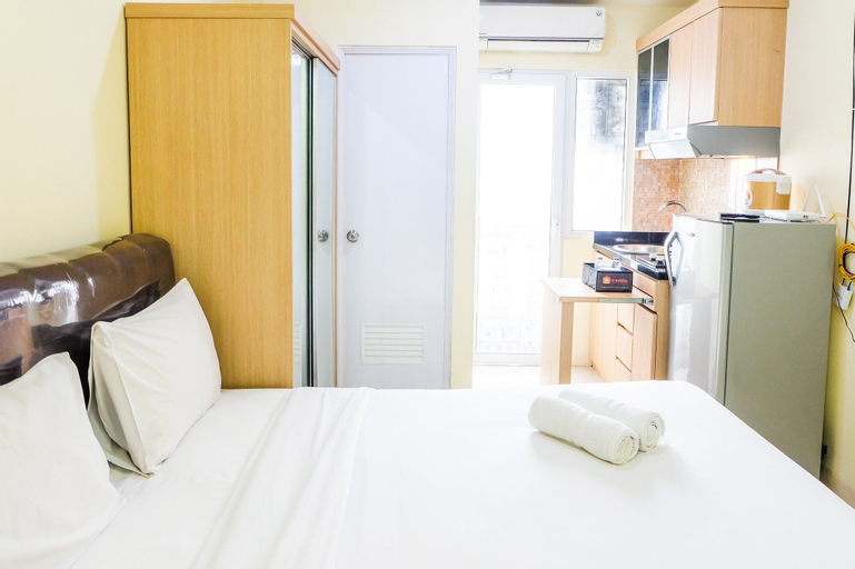 Minimalist Studio Green Pramuka Apartment By Travelio, Central Jakarta