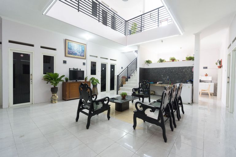 OYO 1941 Aaa Residence Syariah, East Jakarta