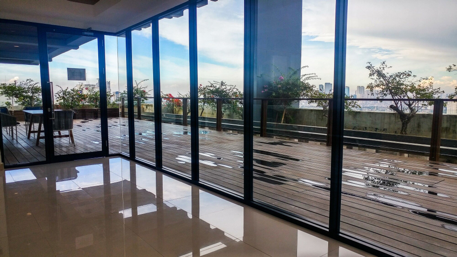 Spacious Elegant 2BR Veranda Residence @ Puri Apartment By Travelio, West Jakarta