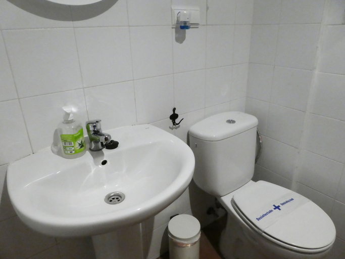 Bathroom 5, Apartamentos Nahira Suites 3000, Granada