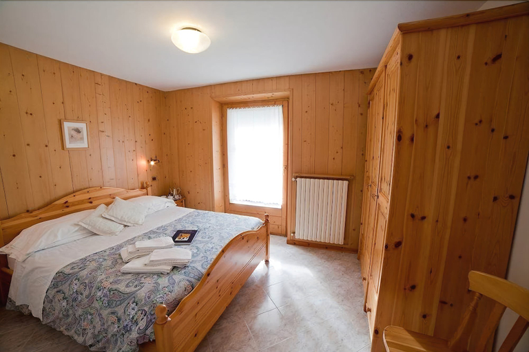 Others 5, Chalet Bucaneve, Sondrio