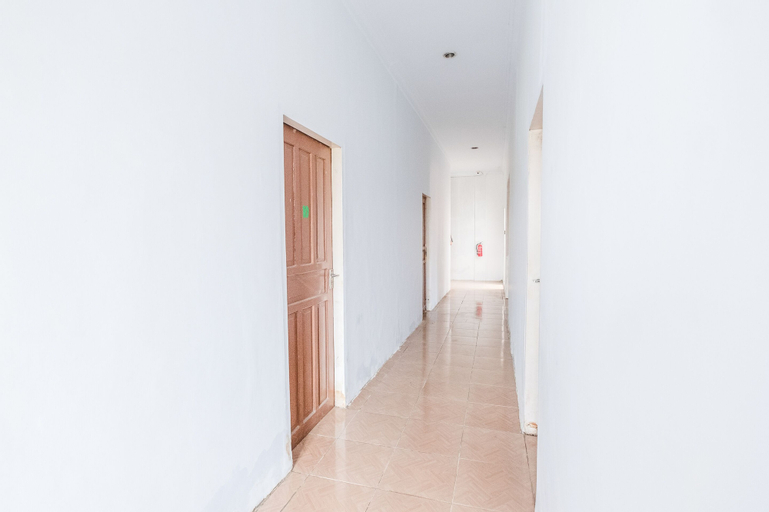 OYO 1906 Zhafira Guest House, Makassar