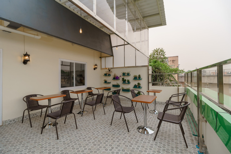 RedDoorz Plus near RS RK Charitas 2 Palembang, Palembang