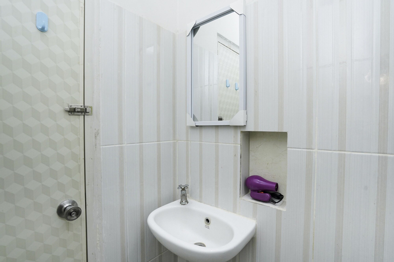 OYO 1985 F7 Residence, Surabaya