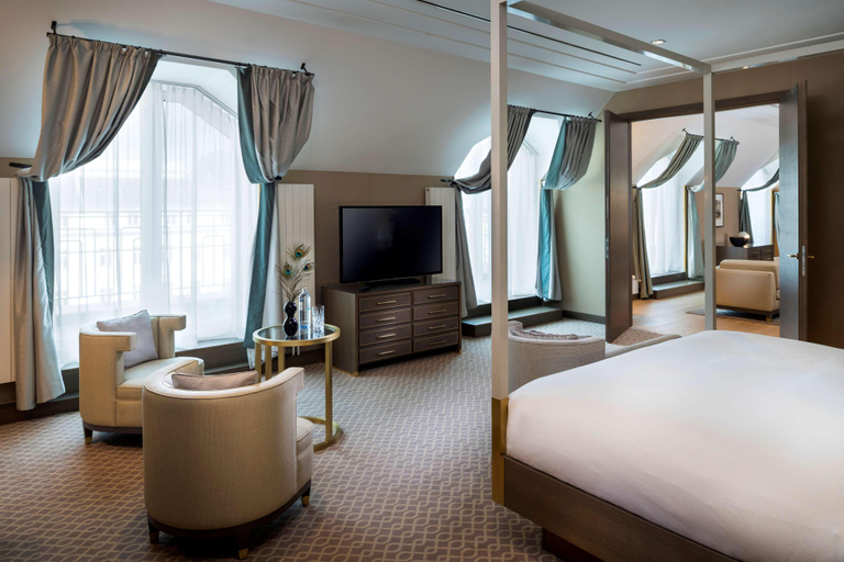 Bedroom 3, Hilton Vienna Plaza, Wien