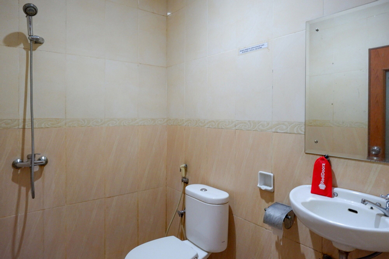 RedDoorz near Monumen Habibi Ainun, Parepare