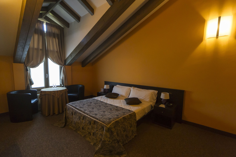Bedroom 2, Hotel Malpensa Inn, Varese