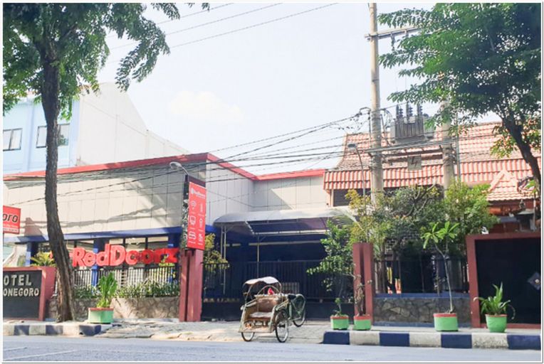 RedDoorz near Bojonegoro Train Station, Bojonegoro