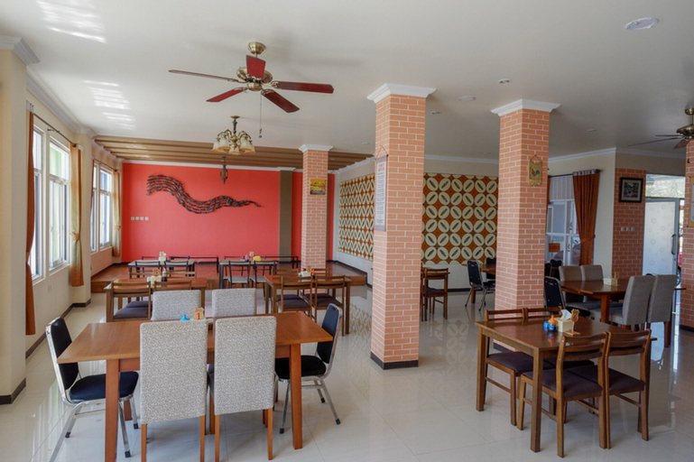 RedDoorz Plus Syariah @ Hotel Boulevard Luwuk, Banggai