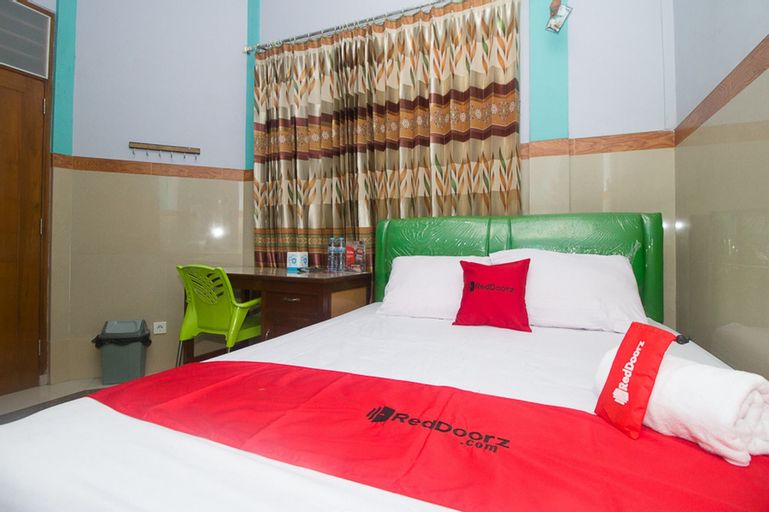RedDoorz Syariah near Alun-Alun Bojonegoro, Bojonegoro