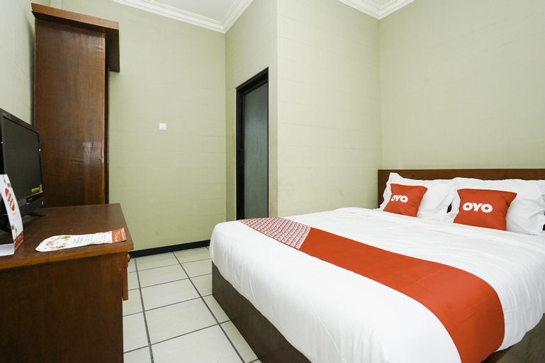 OYO 2493 Lotus Hotel Syariah, Bojonegoro