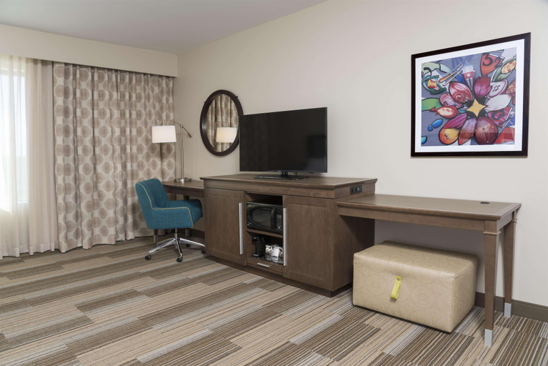 Bedroom 3, Hampton Inn Westfield, Hamilton