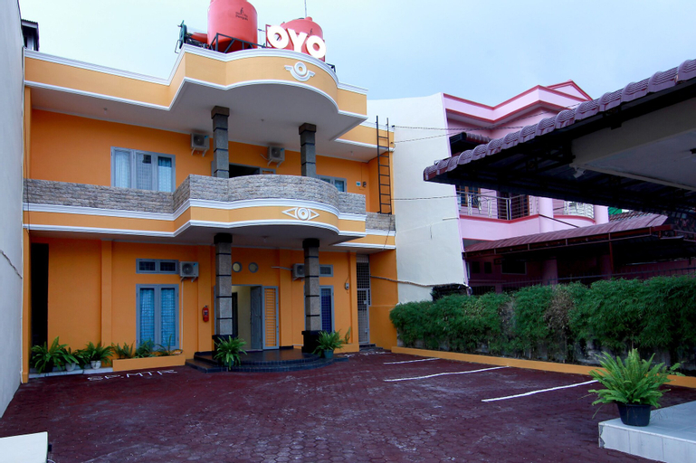 OYO 1332 Almonsari Residence, Medan