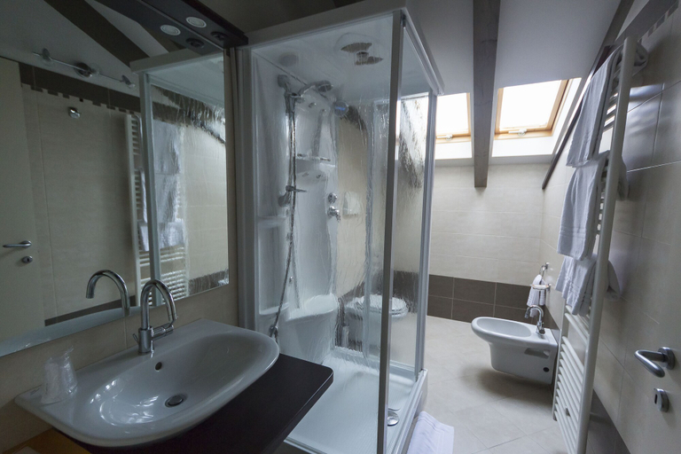 Bathroom 4, Hotel Malpensa Inn, Varese