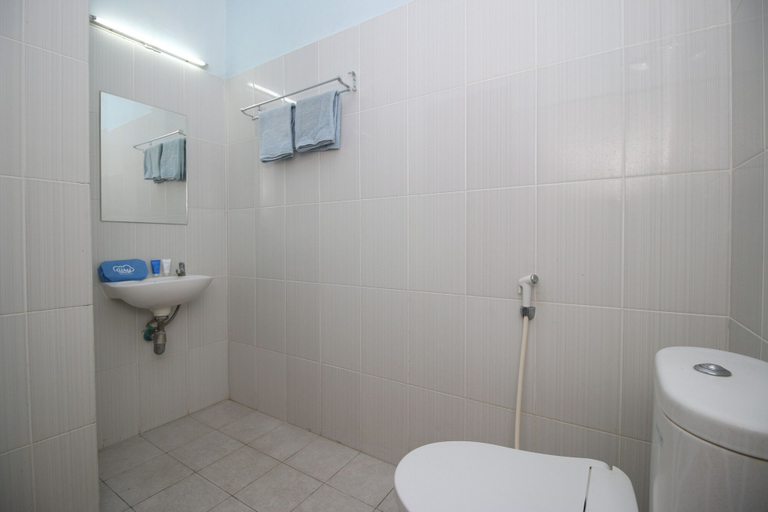 Bathroom 4, Airy Terminal Tirtonadi Setiabudi 45 Solo, Solo