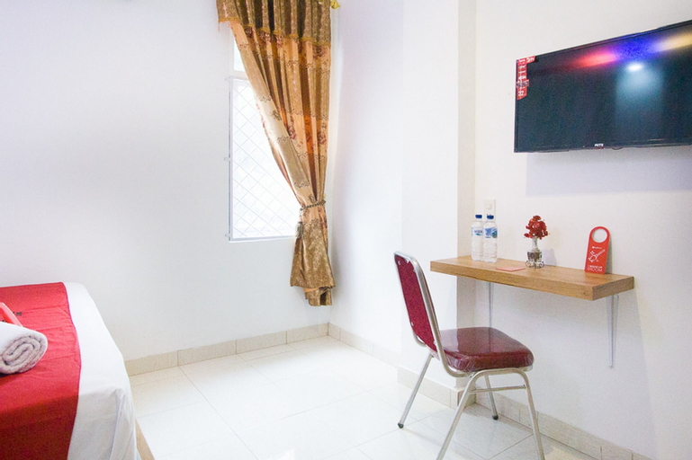 RedDoorz @ RS Adam Malik Medan, Medan