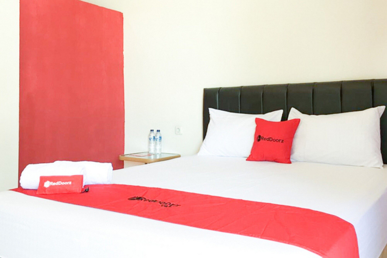Bedroom 1, RedDoorz @ Simpang Lima Jupiter, Sorong
