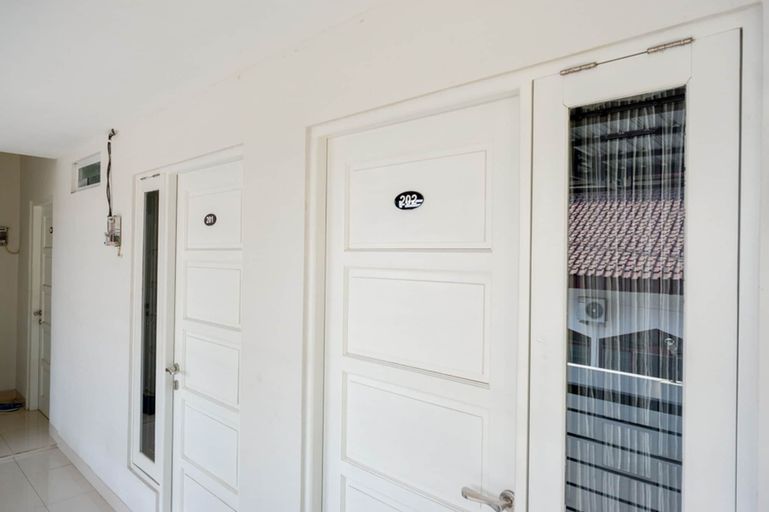 RedDoorz Plus Syariah near Stasiun Tegal 2, Tegal