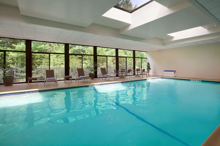 Sport & Beauty 3, DoubleTree by Hilton Hotel Boston - Bedford Glen, Middlesex