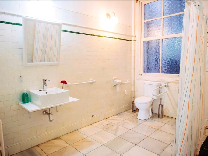 Bathroom 4, Zentric Hostel, León