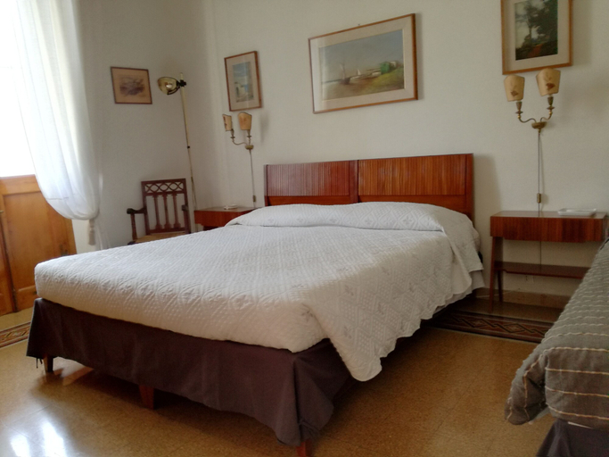 Bedroom 3, Rooms by Anna, Florence