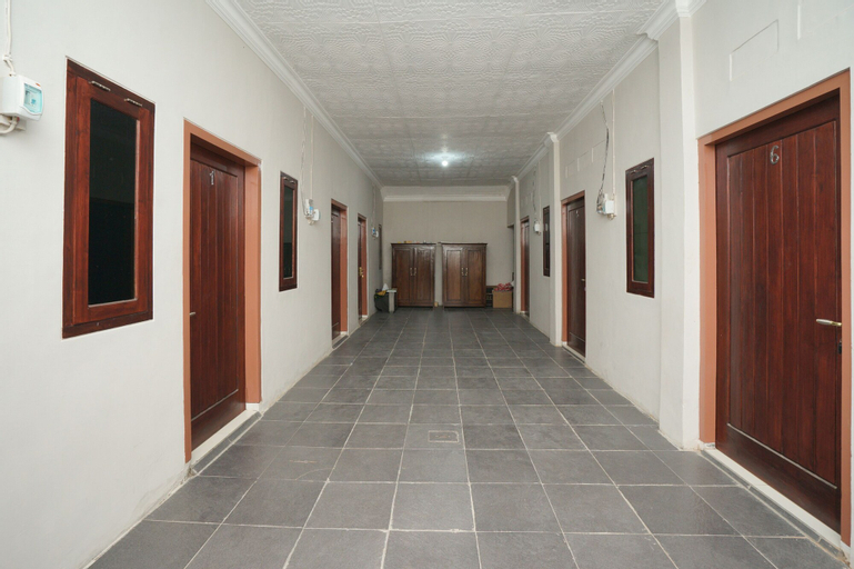 OYO 2492 Nindy Homestay, Probolinggo