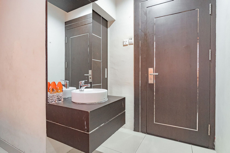 RedDoorz near Stadion Sanaman Mantikei  Palangka Raya Cheap Booking