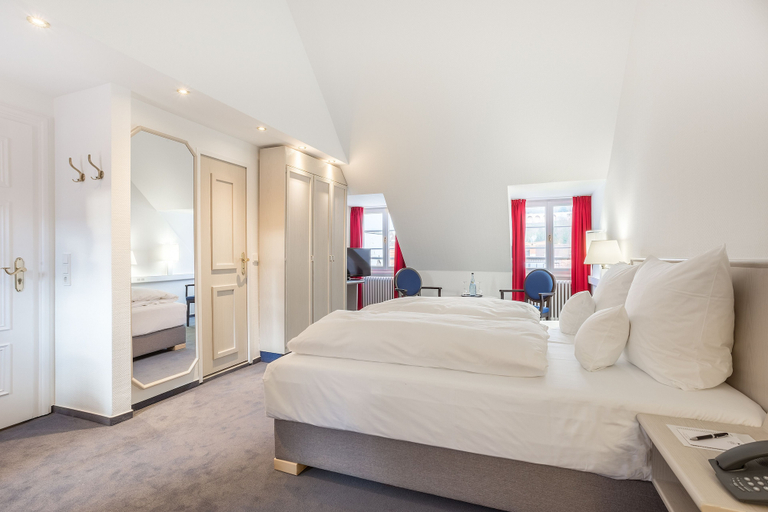 Bedroom 2, Hotel Zum Ritter St. Georg, Heidelberg