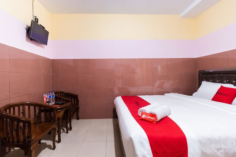 RedDoorz Plus @ Jalan Gatot Subroto Medan, Medan