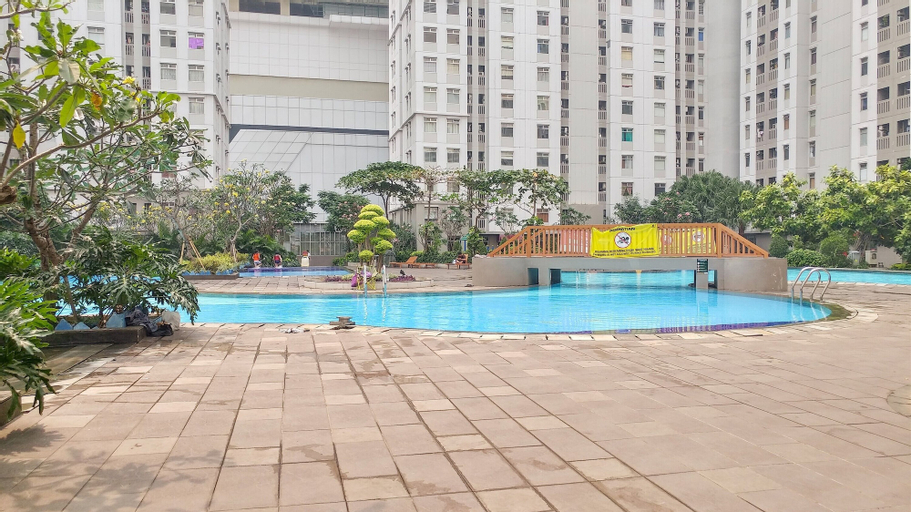 Green Bay Pluit Studio Apartment with 2 Single Beds By Travelio, North Jakarta