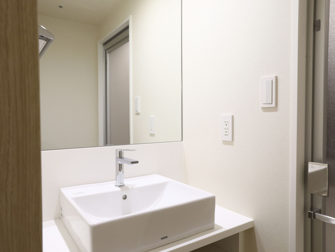 Bathroom 12