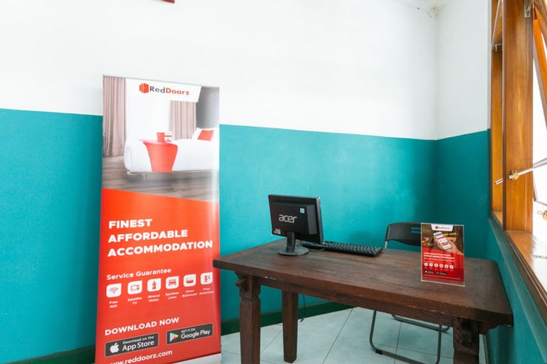 RedDoorz Syariah near Alun Alun Magelang, Magelang