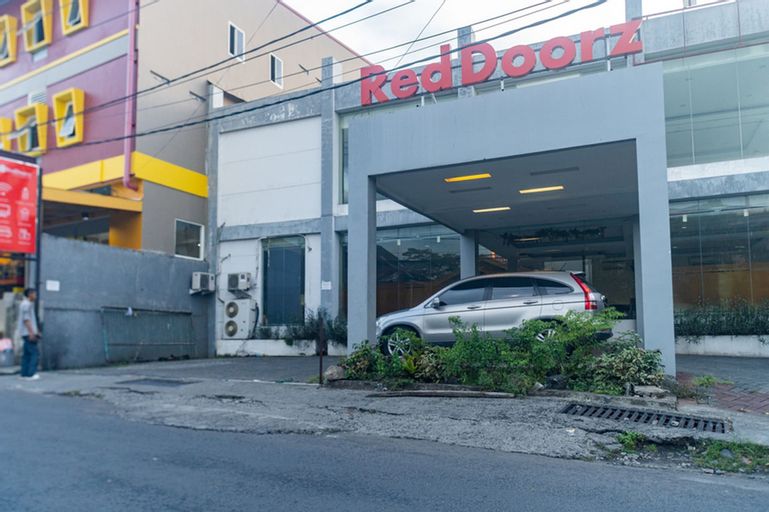 RedDoorz near Bahu Mall Manado, Manado