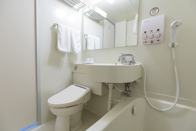 Bathroom 4, Haeundae Toyoko Inn, Haeundae