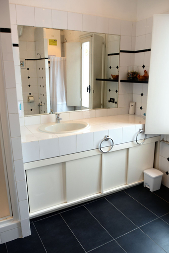 Bathroom 4, Coronari Enchanting Two Bedroom Apartment, Roma
