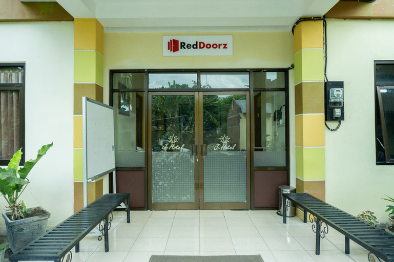 RedDoorz @ Gatot Subroto Ende, Ende