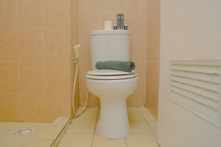 Green Bay Pluit Studio Apartment with 2 Single Beds By Travelio, North Jakarta