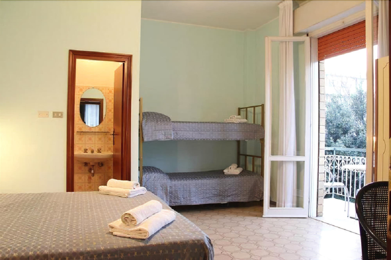 Bedroom 4, Hotel Como, Rimini