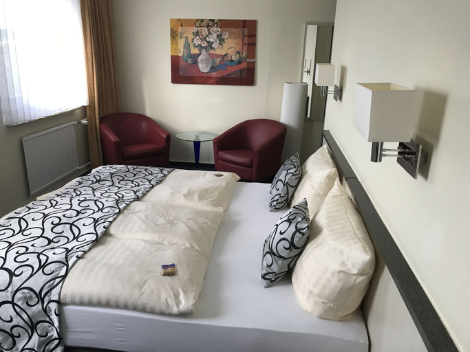 Bedroom 3, Parkhotel Neubrandenburg, Mecklenburgische Seenplatte