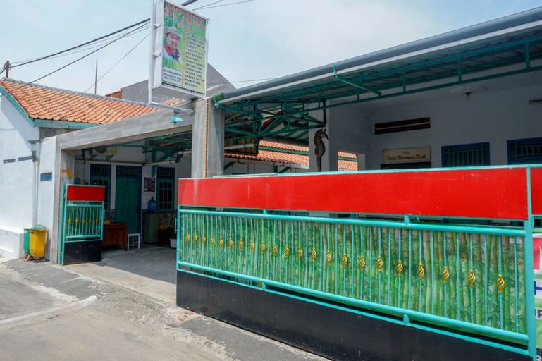 RedDoorz Syariah near Alun Alun Balai Kota Tegal, Tegal