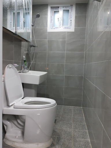 Bathroom 3, Dadam House, Eun-pyeong
