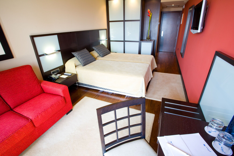 Bedroom 3, Royal Nayef, Pontevedra