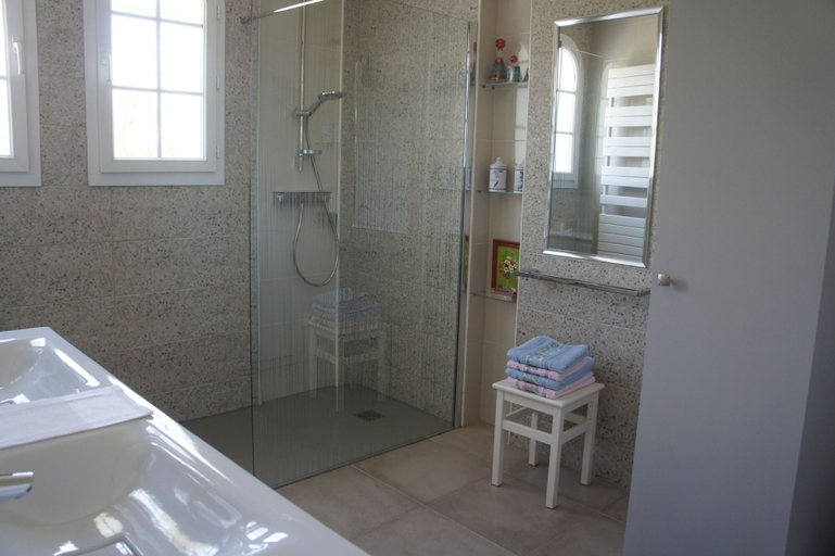 Bathroom 5, Chez Bernadou, Loire-Atlantique
