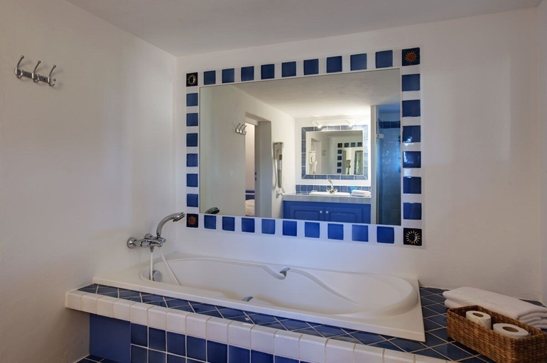 Bathroom 4, Chambres d'Hôtes Littariccia, Corse-du-Sud